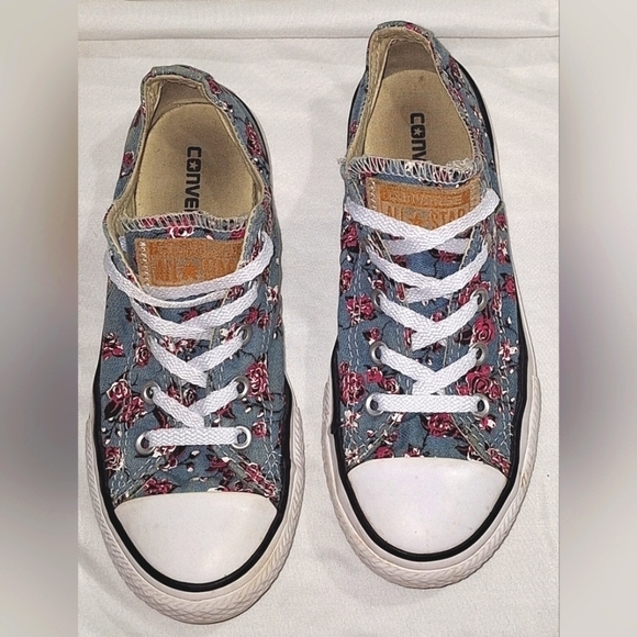 Converse, Youth Size 1, Blue Floral design - Picture 5 of 9